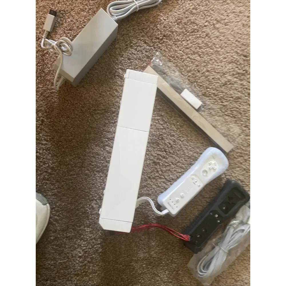 Nintendo Wii RVL-001 White Console w/ 2 Wii Remotes, Cords TESTED